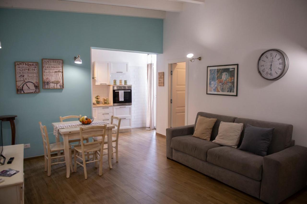 Color Apartment モノーポリ エクステリア 写真