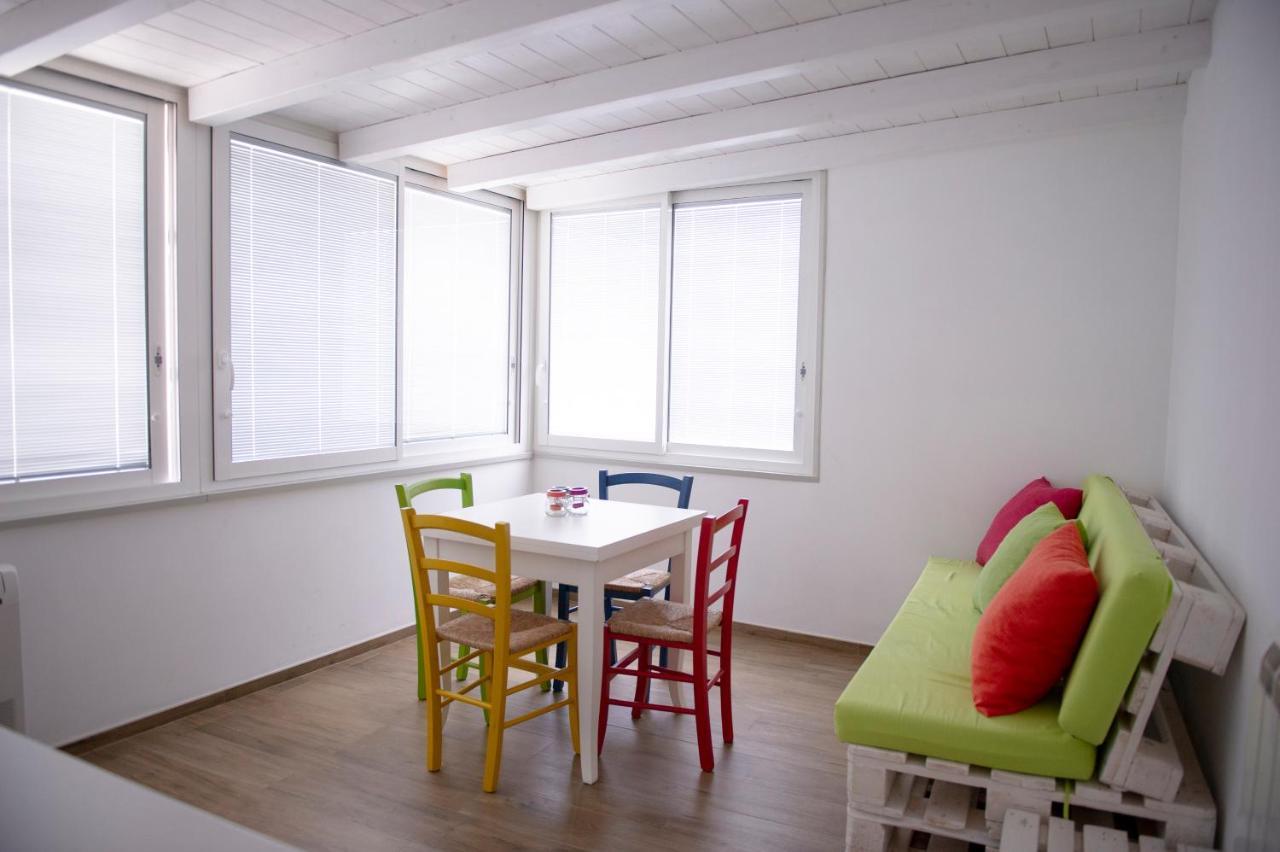 Color Apartment モノーポリ エクステリア 写真