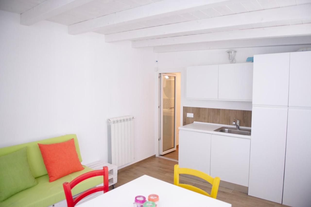 Color Apartment モノーポリ エクステリア 写真