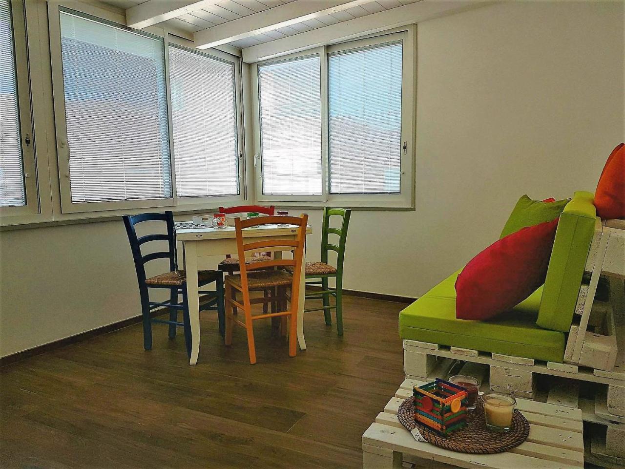 Color Apartment モノーポリ エクステリア 写真